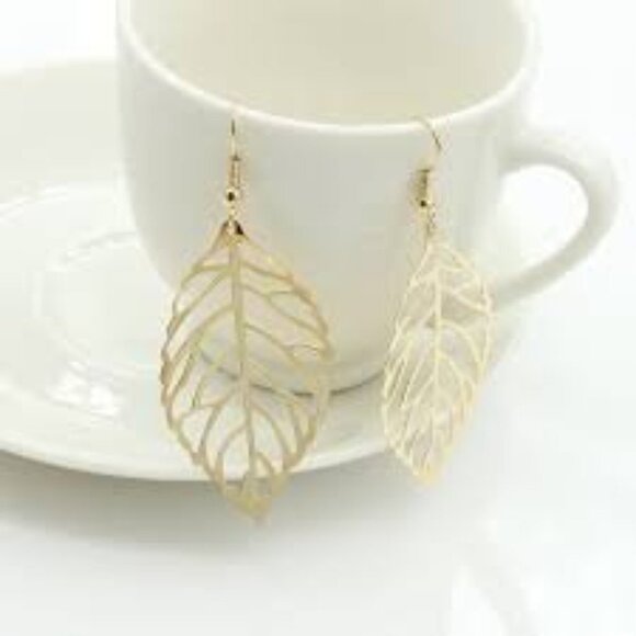 New Delicate Leaf Feather Dangle Hallow Cutout Drop Hook Earrings Gold A0122 - Picture 5 of 12